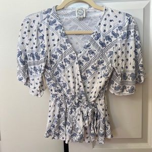 Great condition, cute white and blue top from Francesca’s.